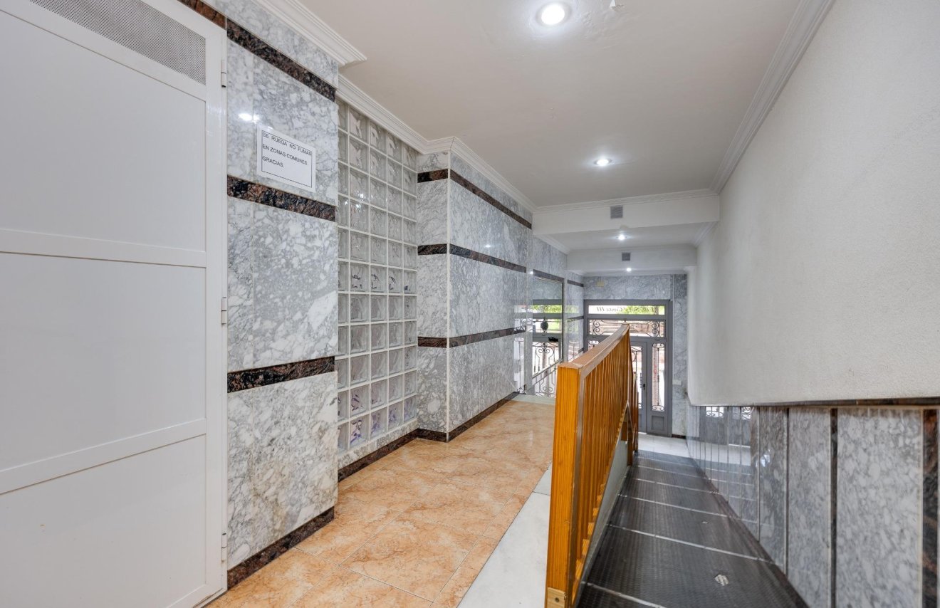 Resale - Apartamento - Torrevieja - Playa del Cura