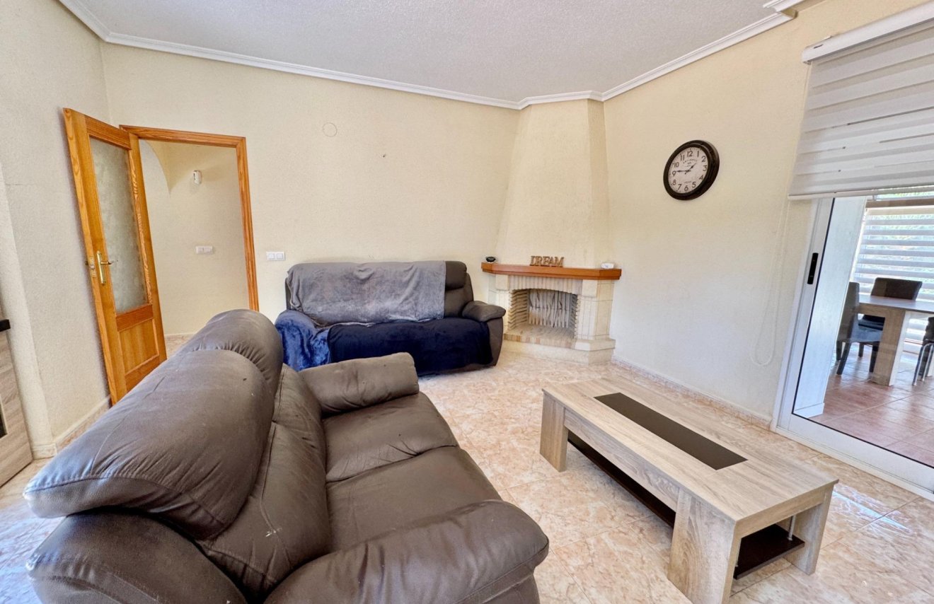 Resale - Villa - Dolores - CMNO. ESCORREDOR