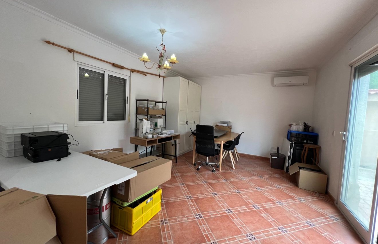 Resale - Villa - Dolores - CMNO. ESCORREDOR