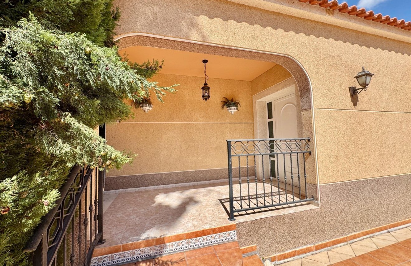 Resale - Villa - Dolores - CMNO. ESCORREDOR