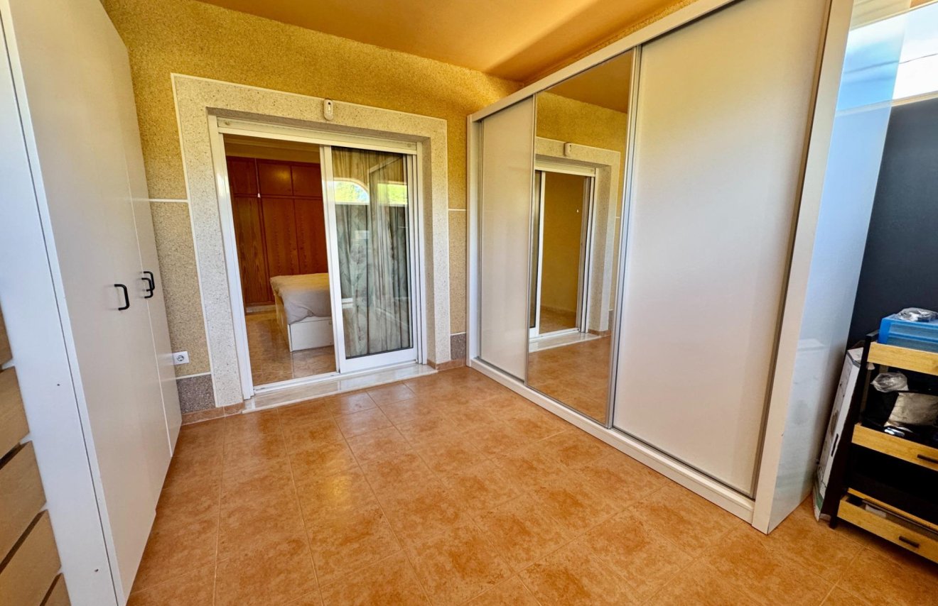 Resale - Villa - Dolores - CMNO. ESCORREDOR