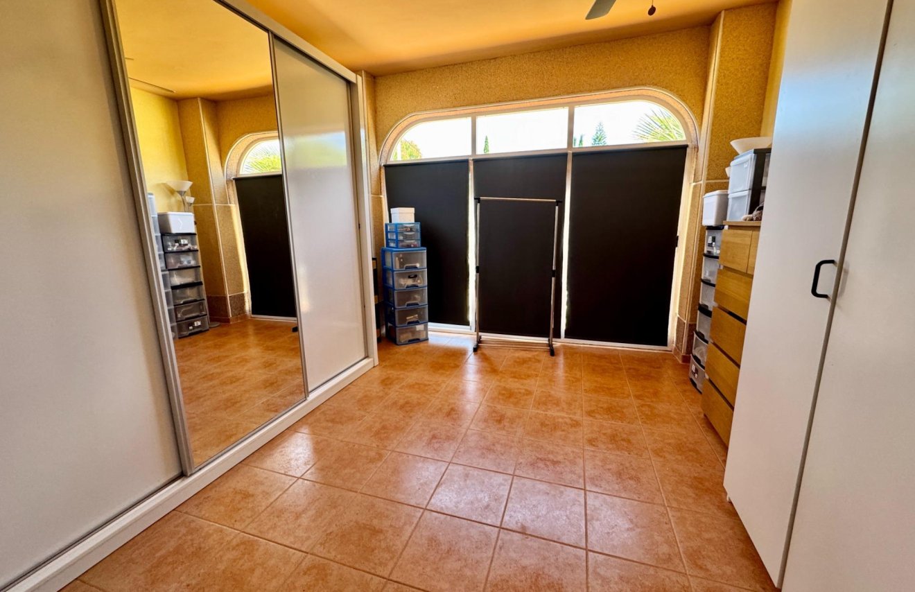 Resale - Villa - Dolores - CMNO. ESCORREDOR