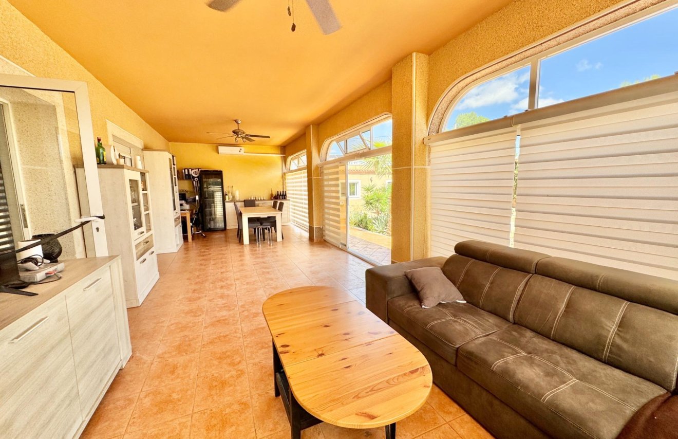 Resale - Villa - Dolores - CMNO. ESCORREDOR