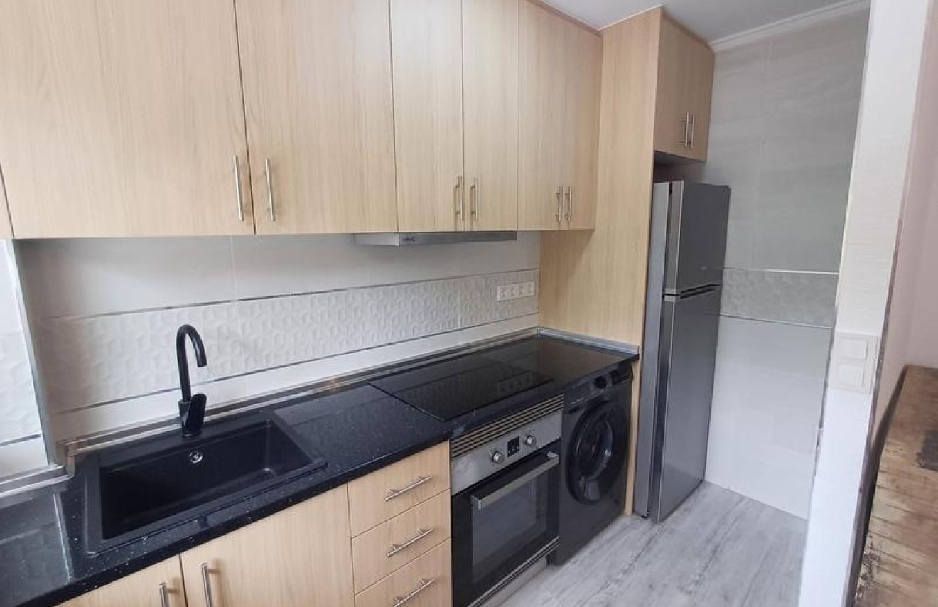 Resale - Apartamento - Torrevieja - Acequion