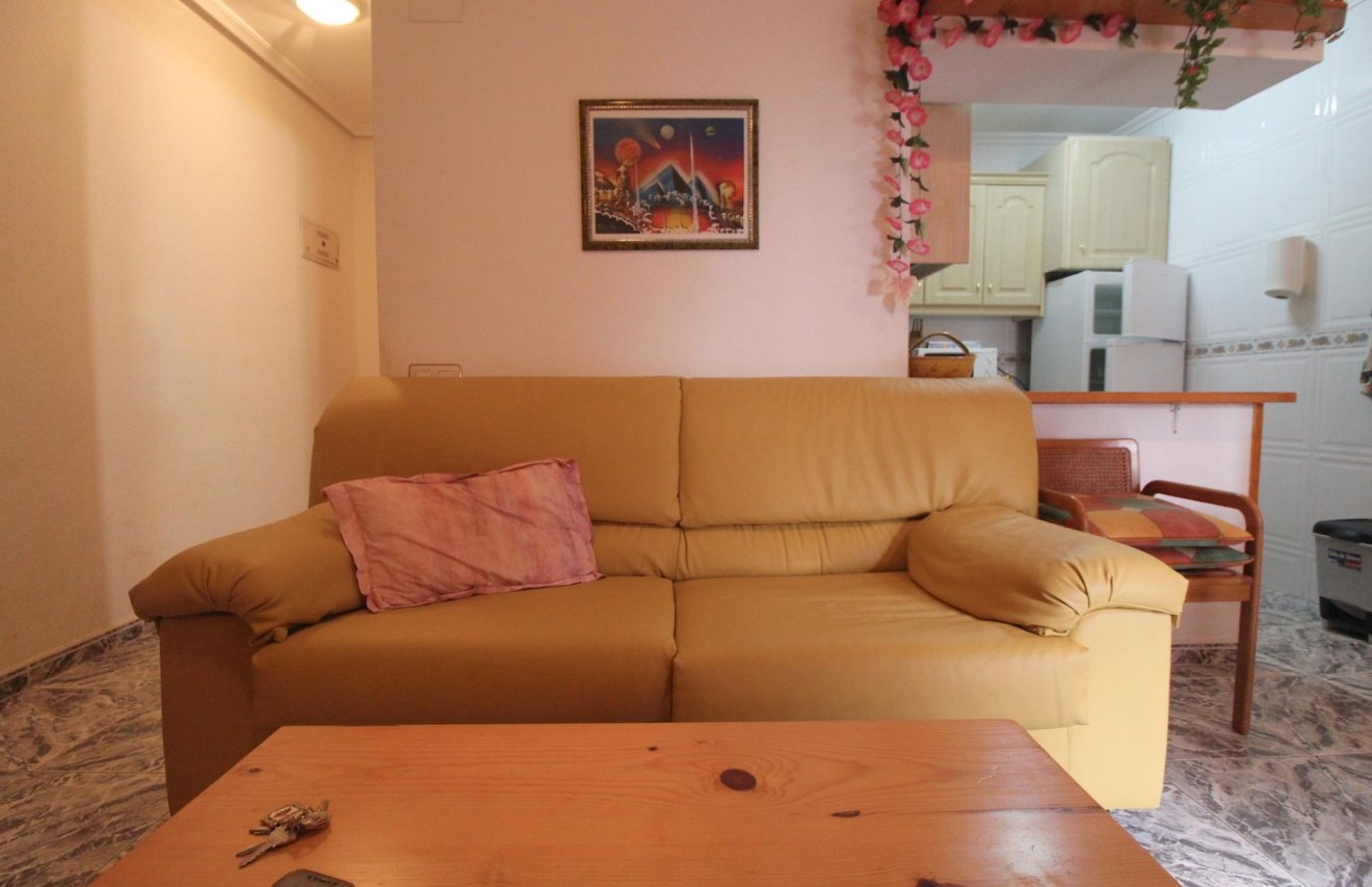 Resale - Apartamento - Torrevieja - Estacion de autobuses