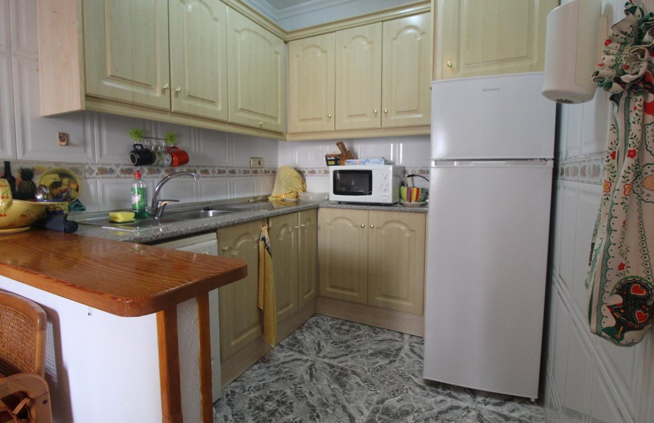 Resale - Apartamento - Torrevieja - Estacion de autobuses