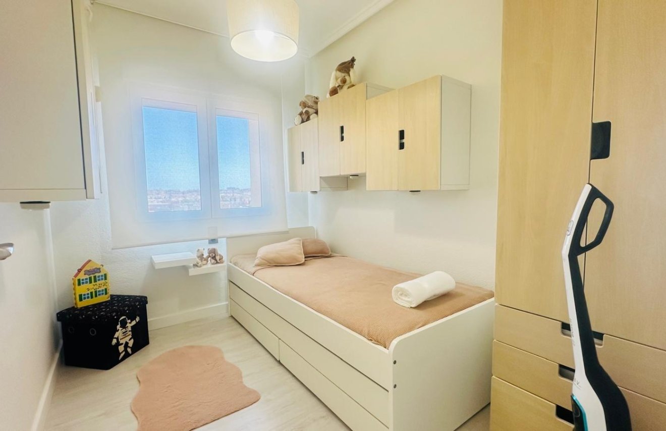 Resale - Piso - Torrevieja - Nueva Torrevieja