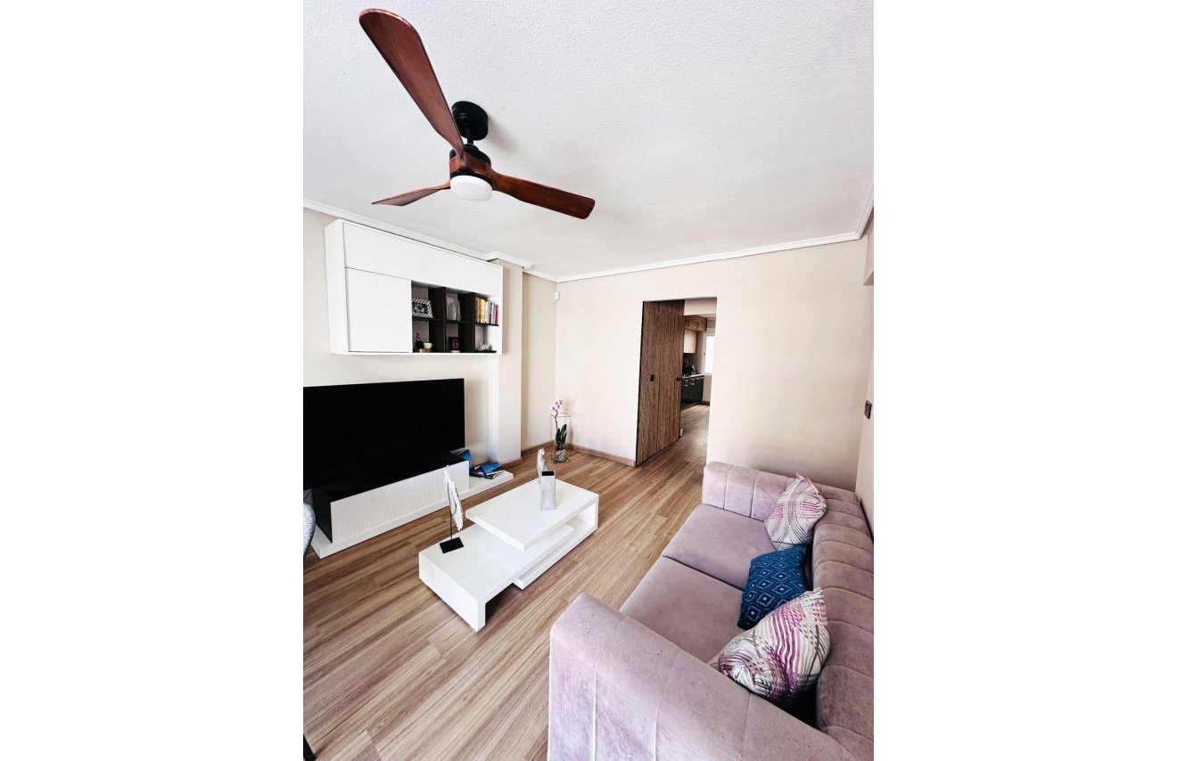 Resale - Apartamento - Torrevieja - Acequion
