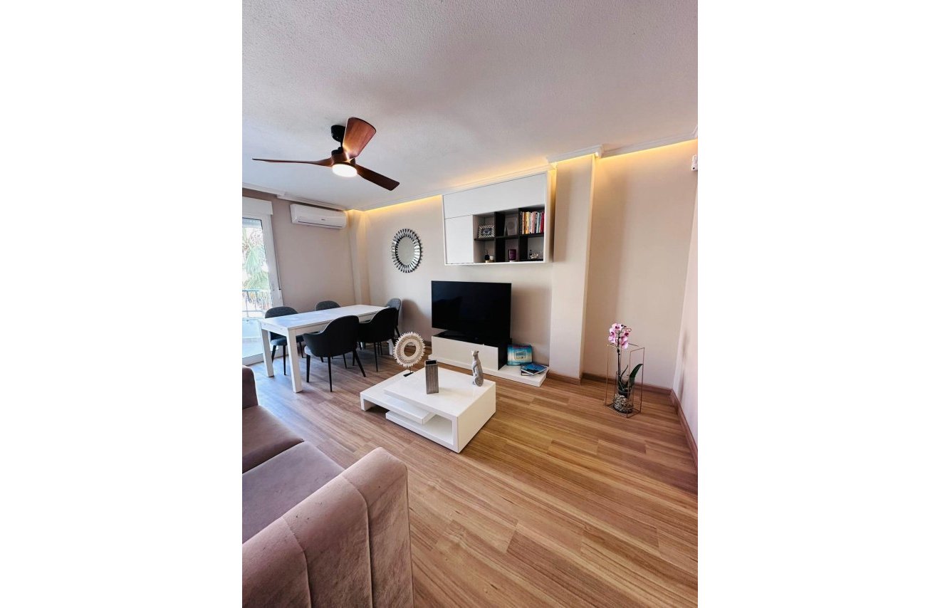 Resale - Apartamento - Torrevieja - Acequion