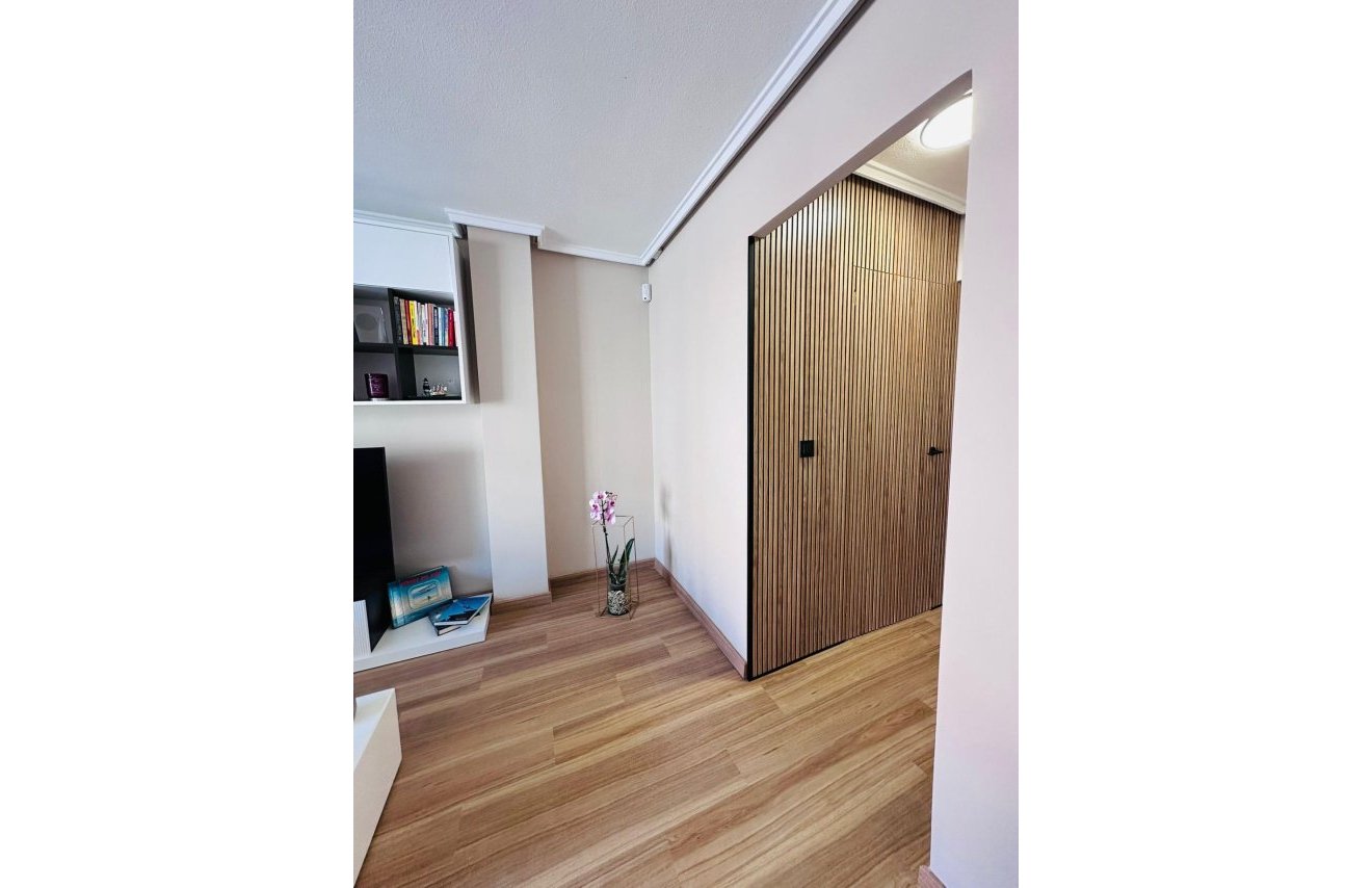 Resale - Apartamento - Torrevieja - Acequion