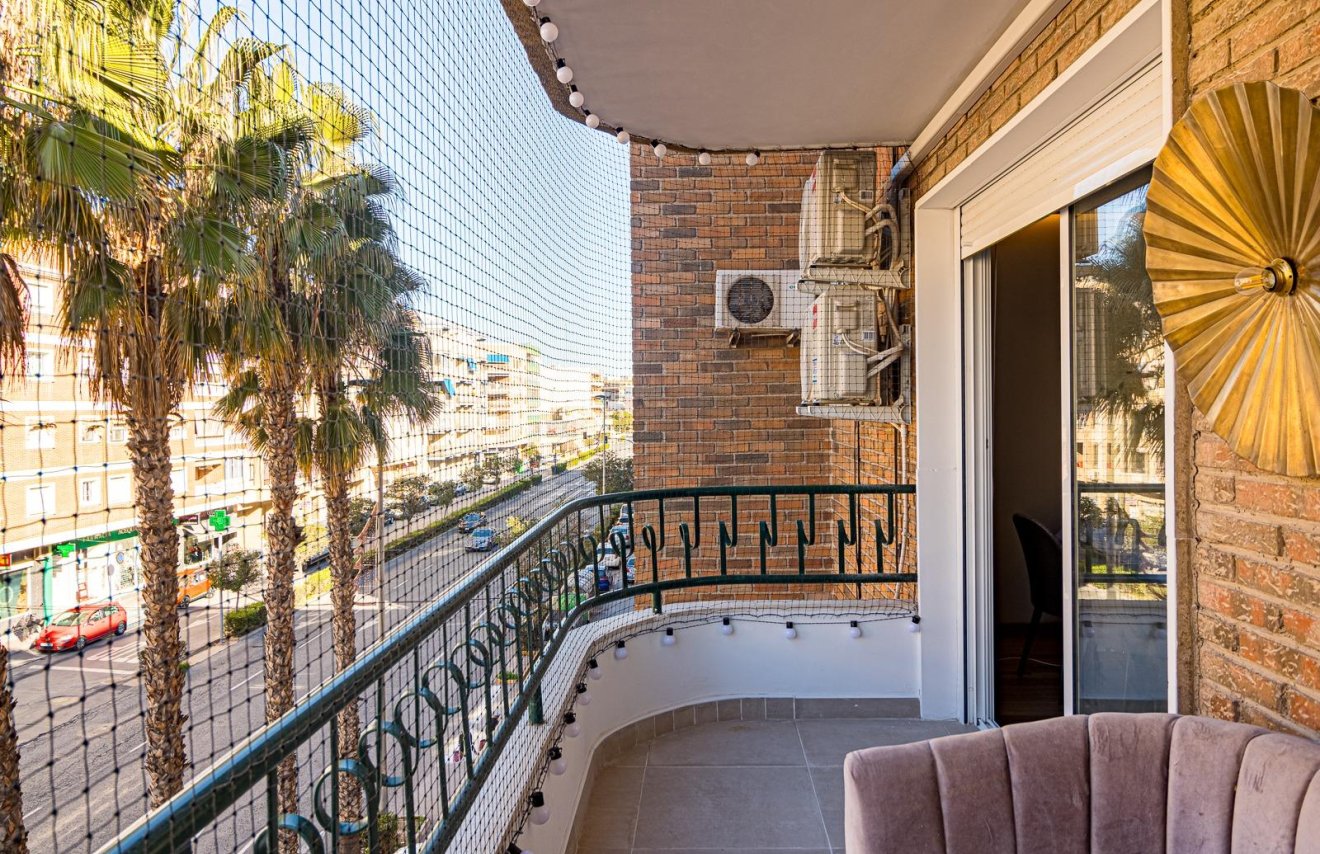 Resale - Apartamento - Torrevieja - Acequion