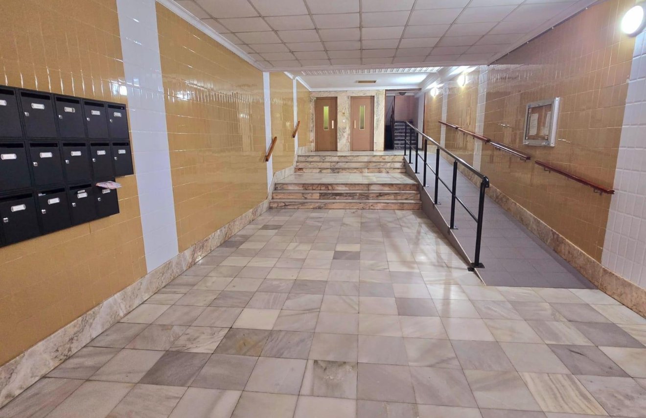 Resale - Apartamento - Torrevieja - Acequion