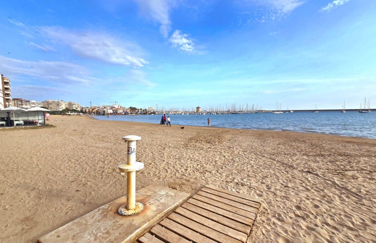 Resale - Apartamento - Torrevieja - Acequion