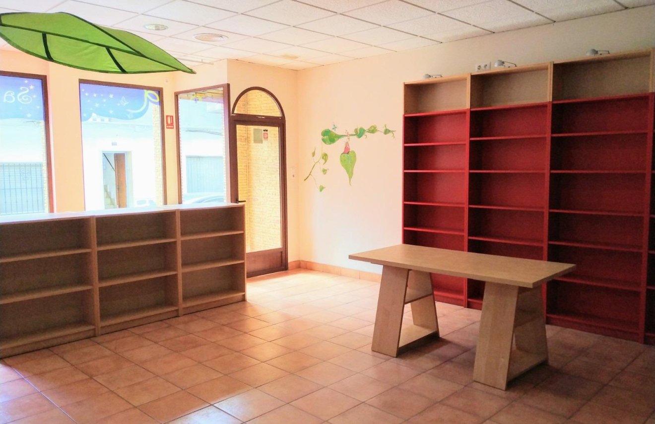 Reventa - Local comercial - Pilar de la Horadada