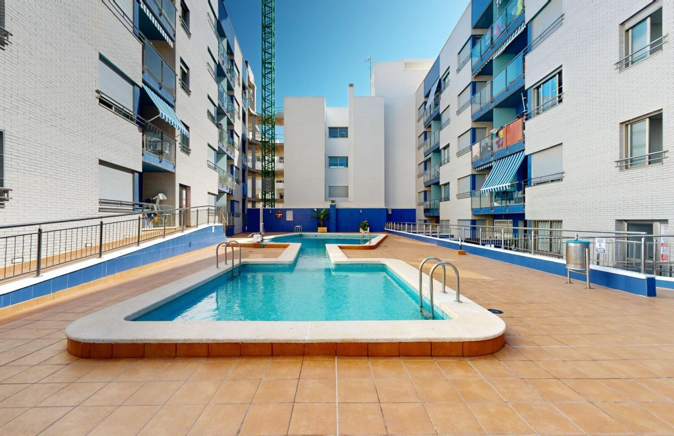 Resale - Apartamento - Torrevieja - Playa de los Locos