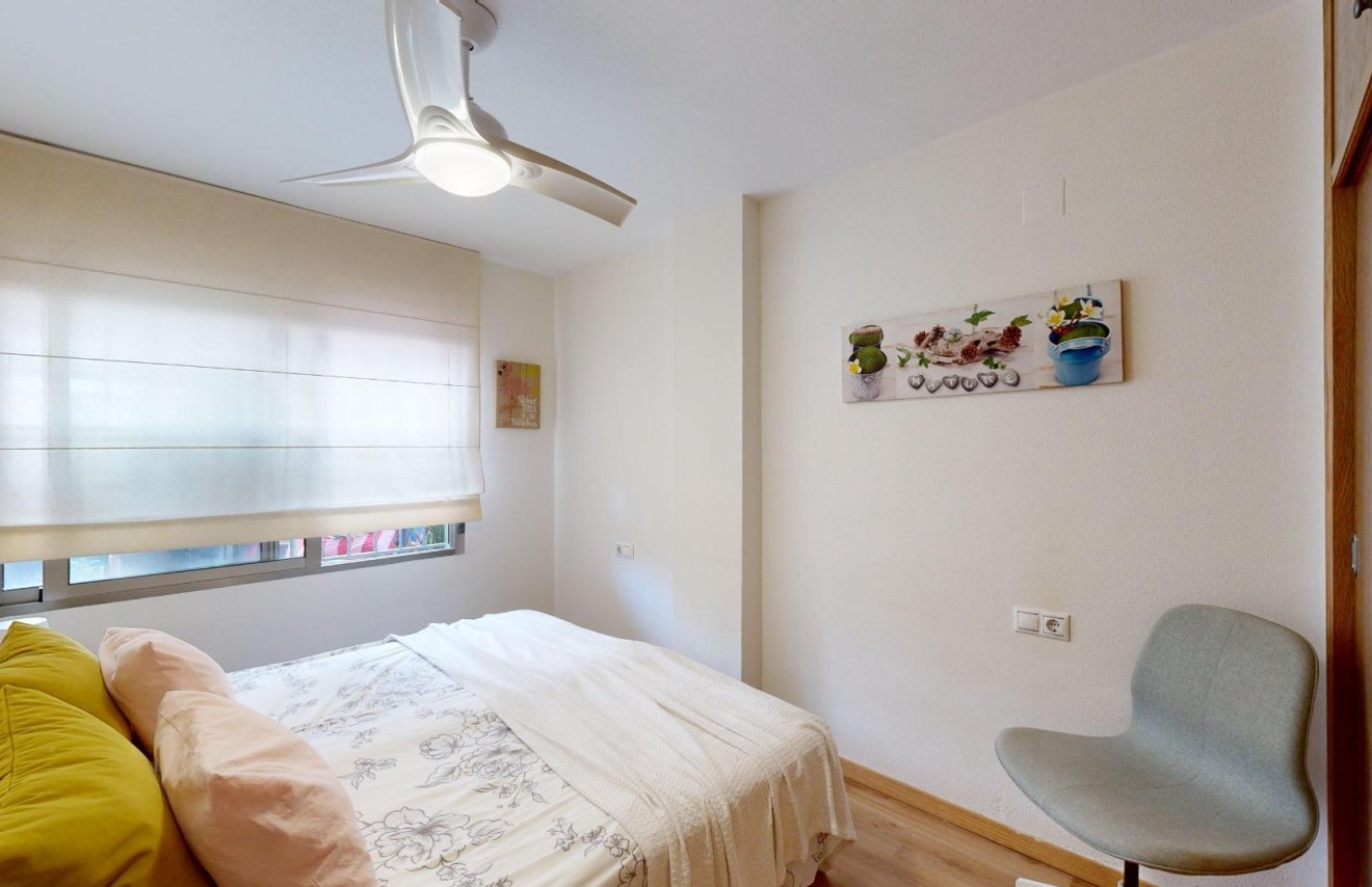 Resale - Apartamento - Torrevieja - Playa de los Locos