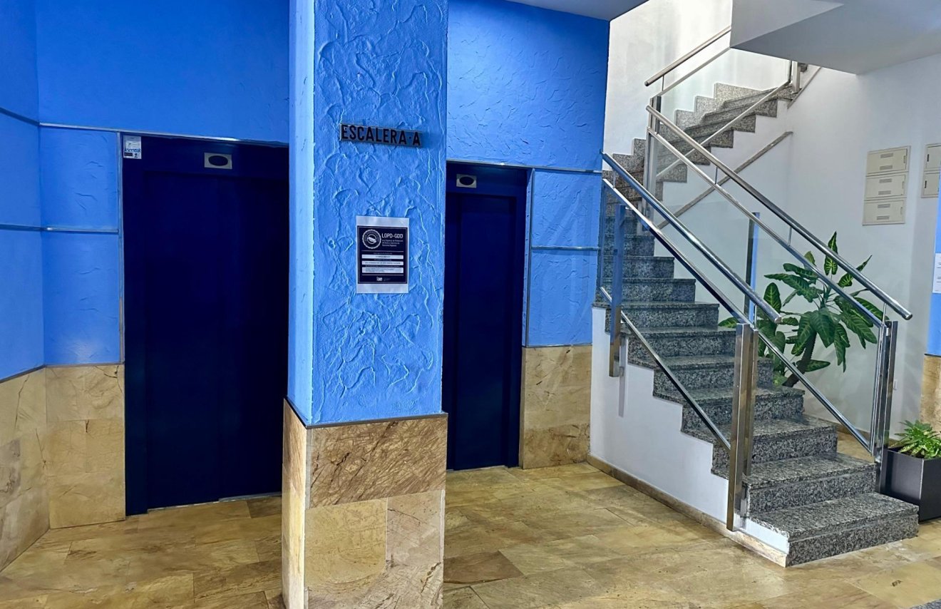 Resale - Apartamento - Torrevieja - Playa de los Locos