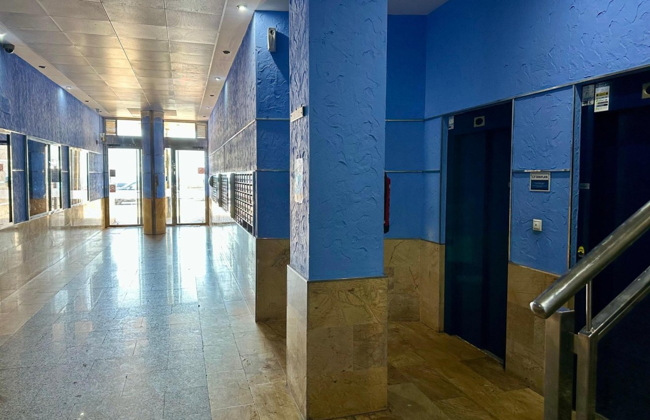 Resale - Apartamento - Torrevieja - Playa de los Locos