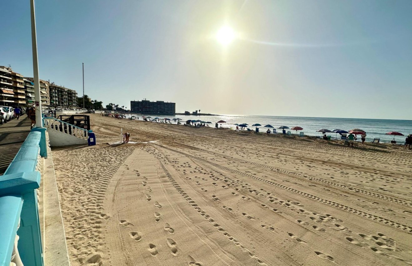 Resale - Apartamento - Torrevieja - Playa de los Locos