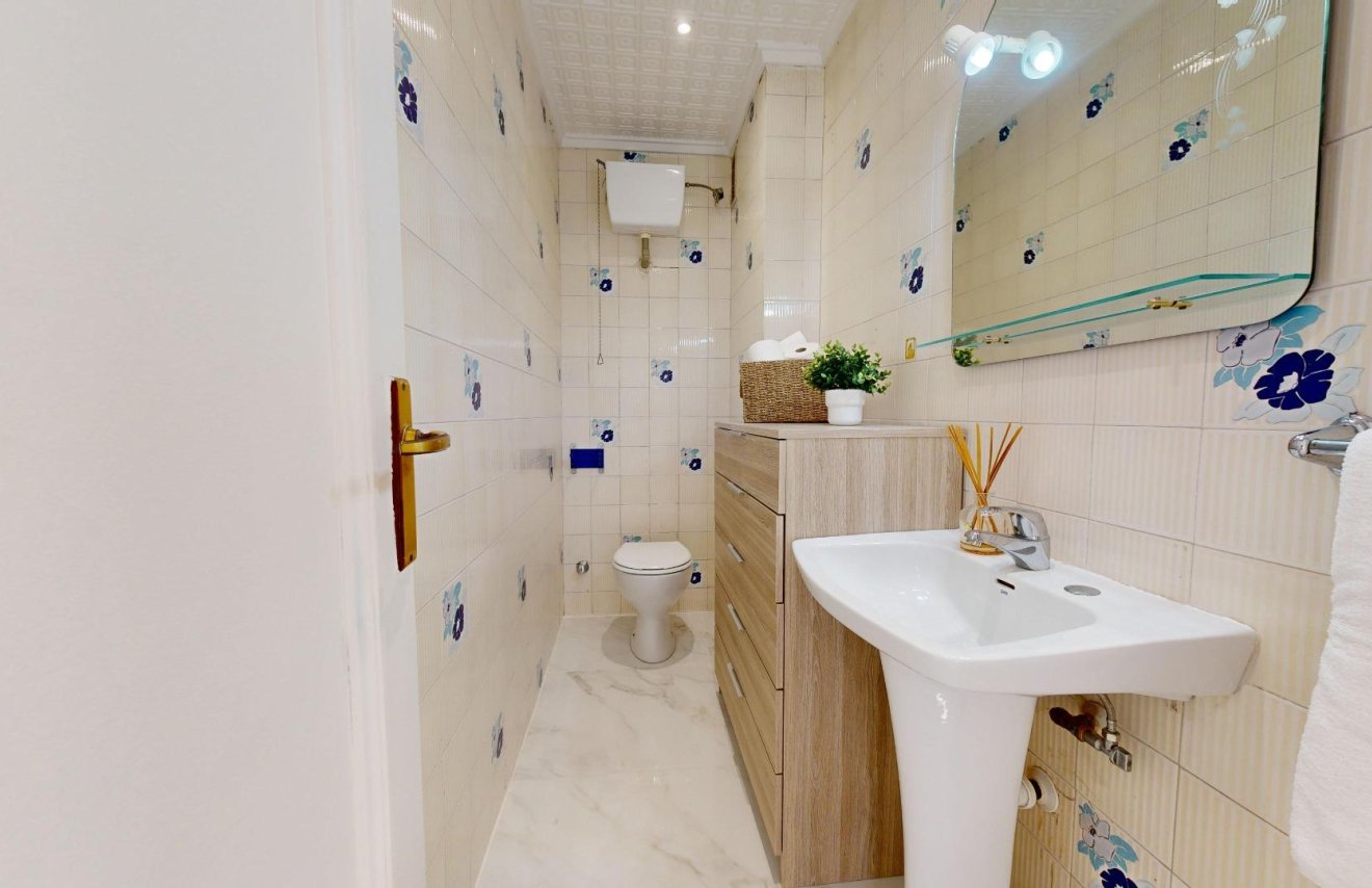 Resale - Apartamento - Torrevieja - Acequion