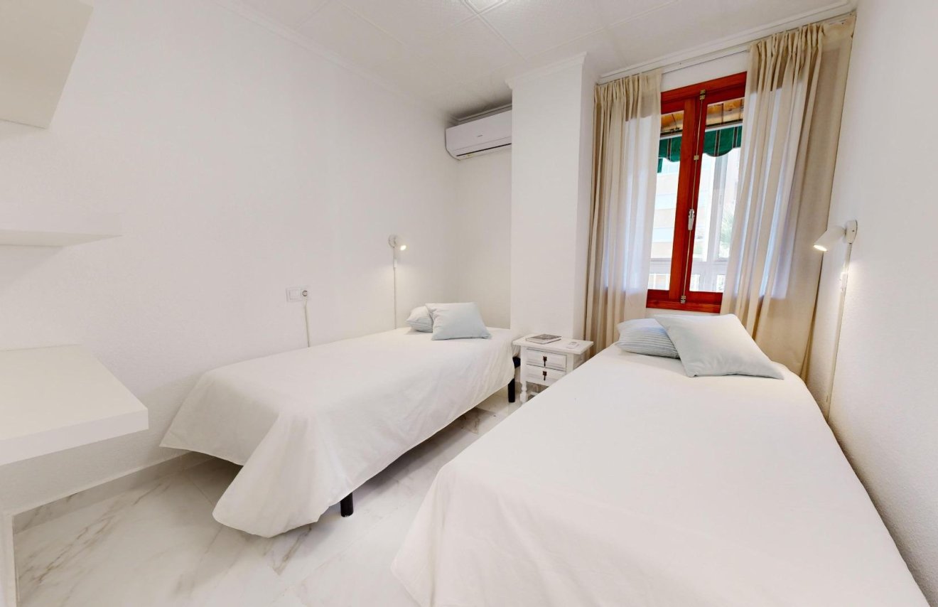 Resale - Apartamento - Torrevieja - Acequion