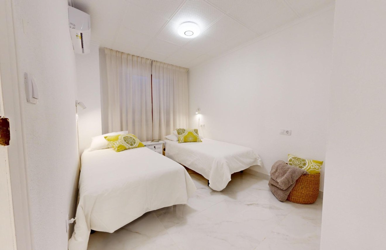 Resale - Apartamento - Torrevieja - Acequion
