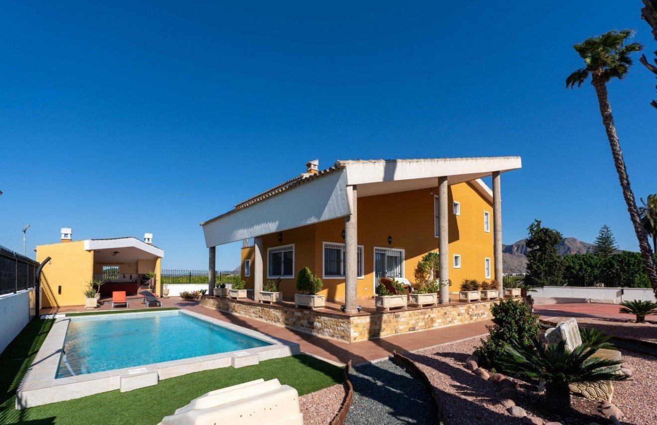 Revente - Chalet - Orihuela - Orihuela Ciudad