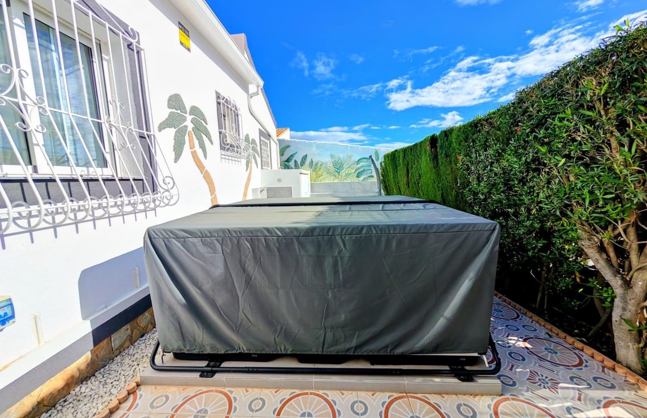 Reventa - Chalet - Orihuela Costa - La Florida