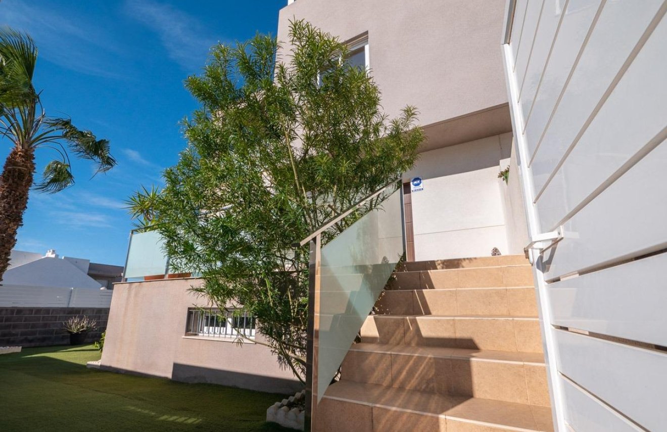 Reventa - Casa Tipo Dúplex - Torrevieja - Aguas Nuevas