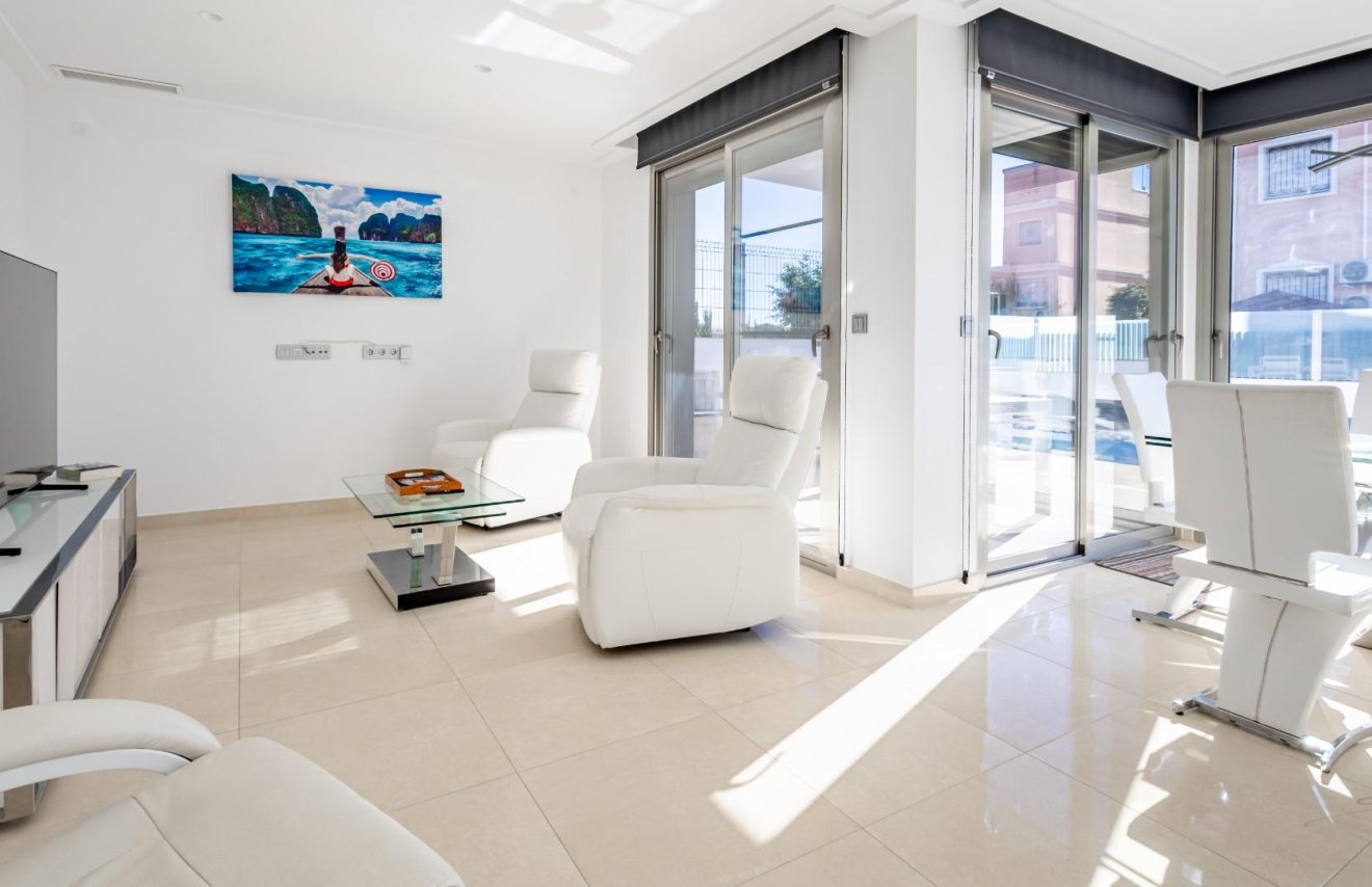 Resale - Villa - Orihuela Costa - PAU 8