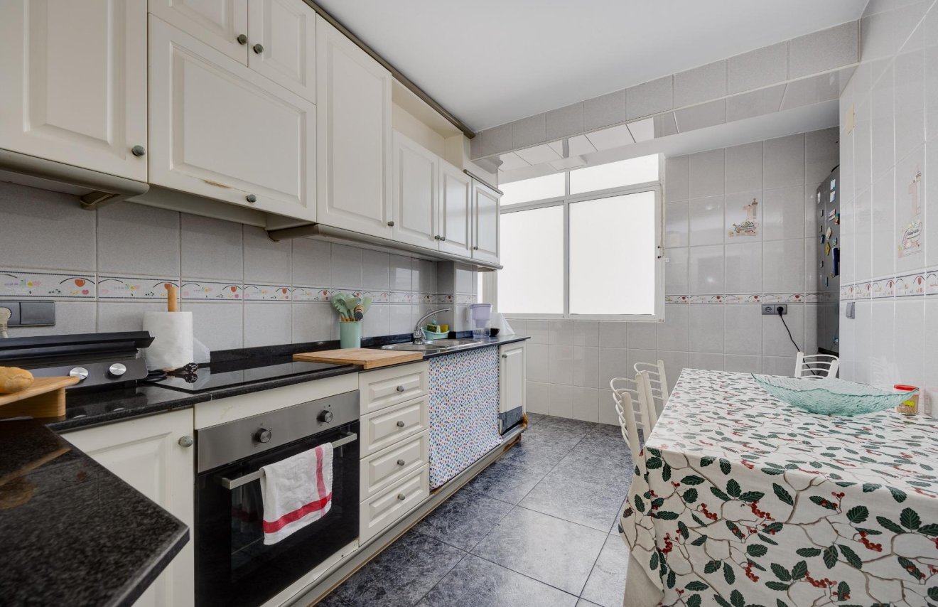 Resale - Apartamento - Torrevieja - Centro