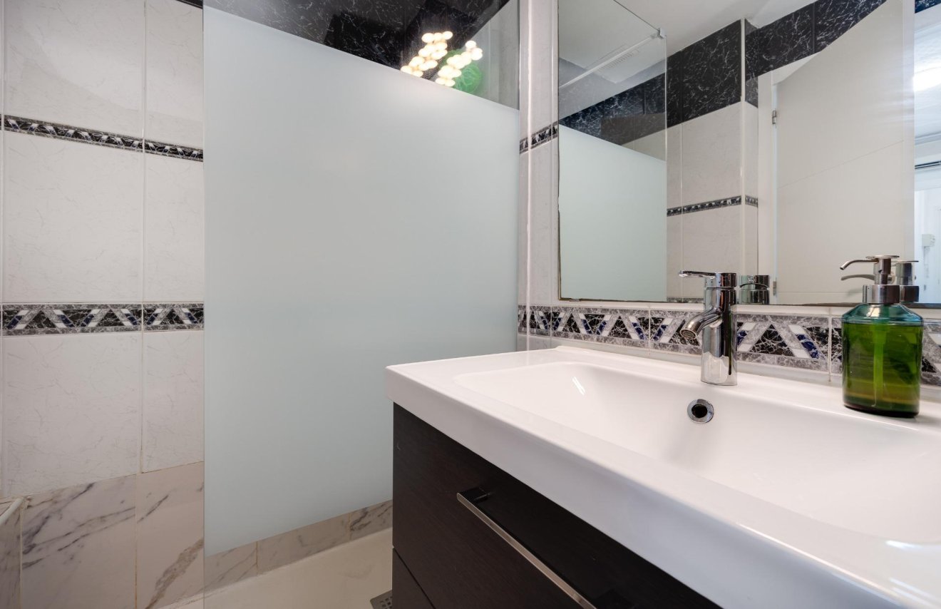 Resale - Apartamento - Torrevieja - Centro