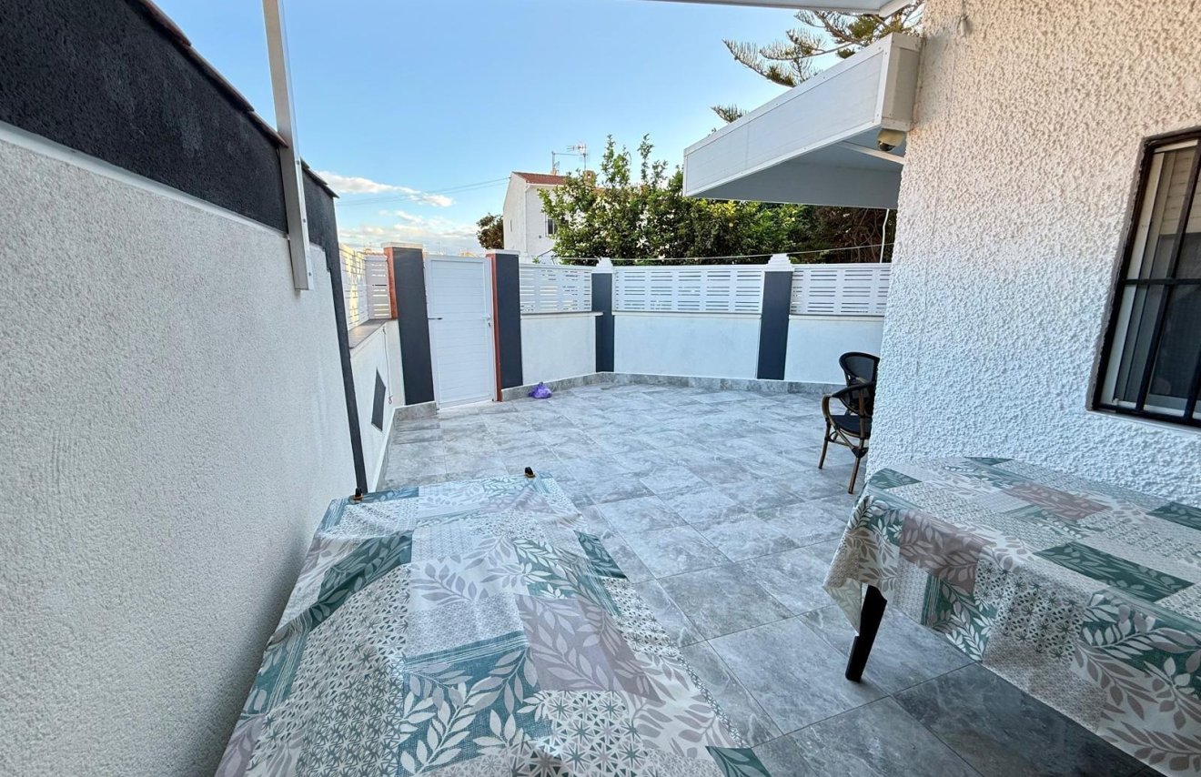 Resale - Bungalow Planta Baja - Torrevieja - La Siesta - El Salado - Torreta