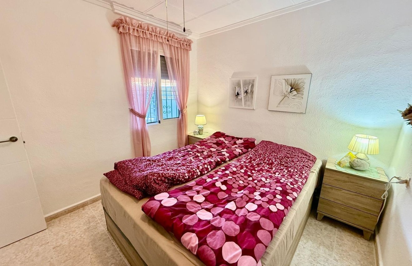 Resale - Bungalow Planta Baja - Torrevieja - La Siesta - El Salado - Torreta