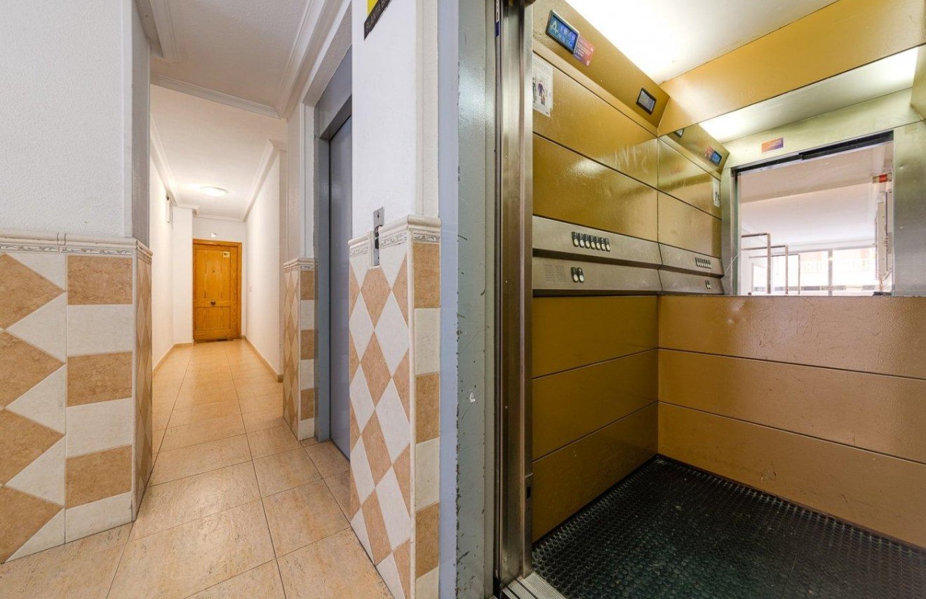 Resale - Apartamento - Torrevieja - Centro
