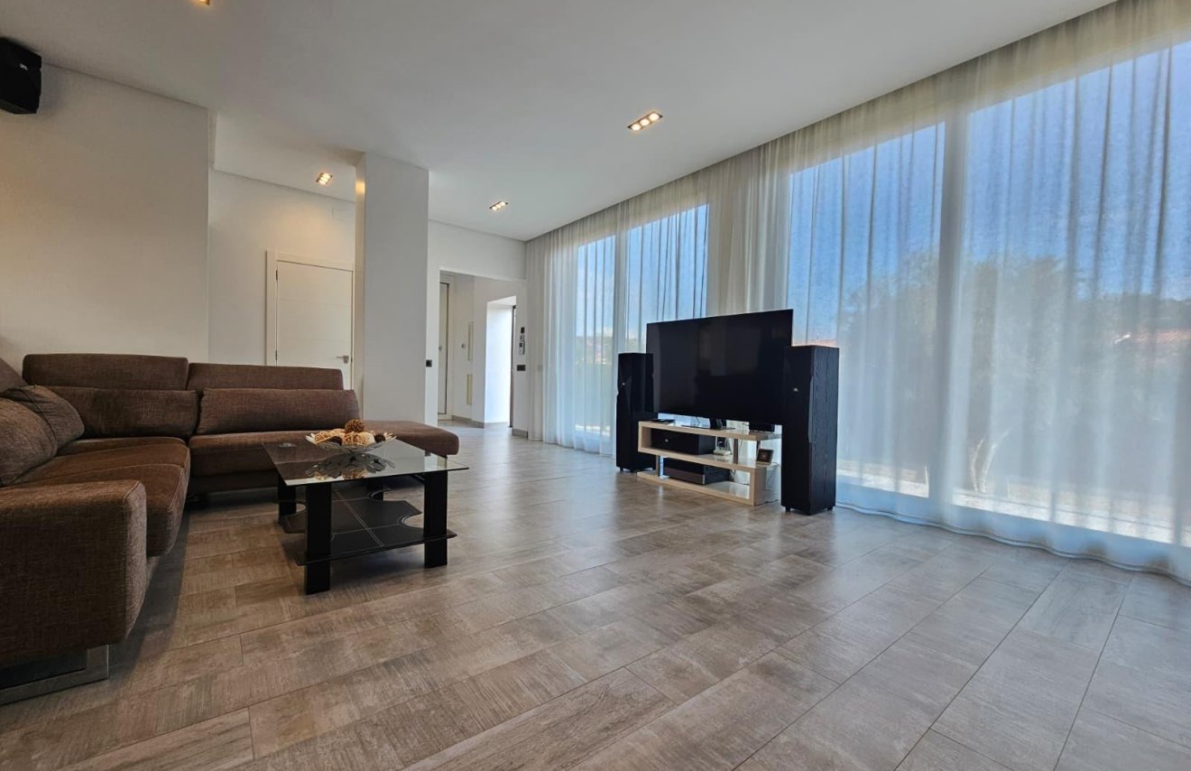 Reventa - Villa de Lujo - Torrevieja - Los Angeles