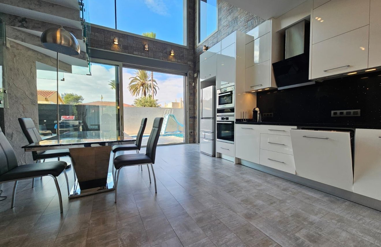 Reventa - Villa de Lujo - Torrevieja - Los Angeles