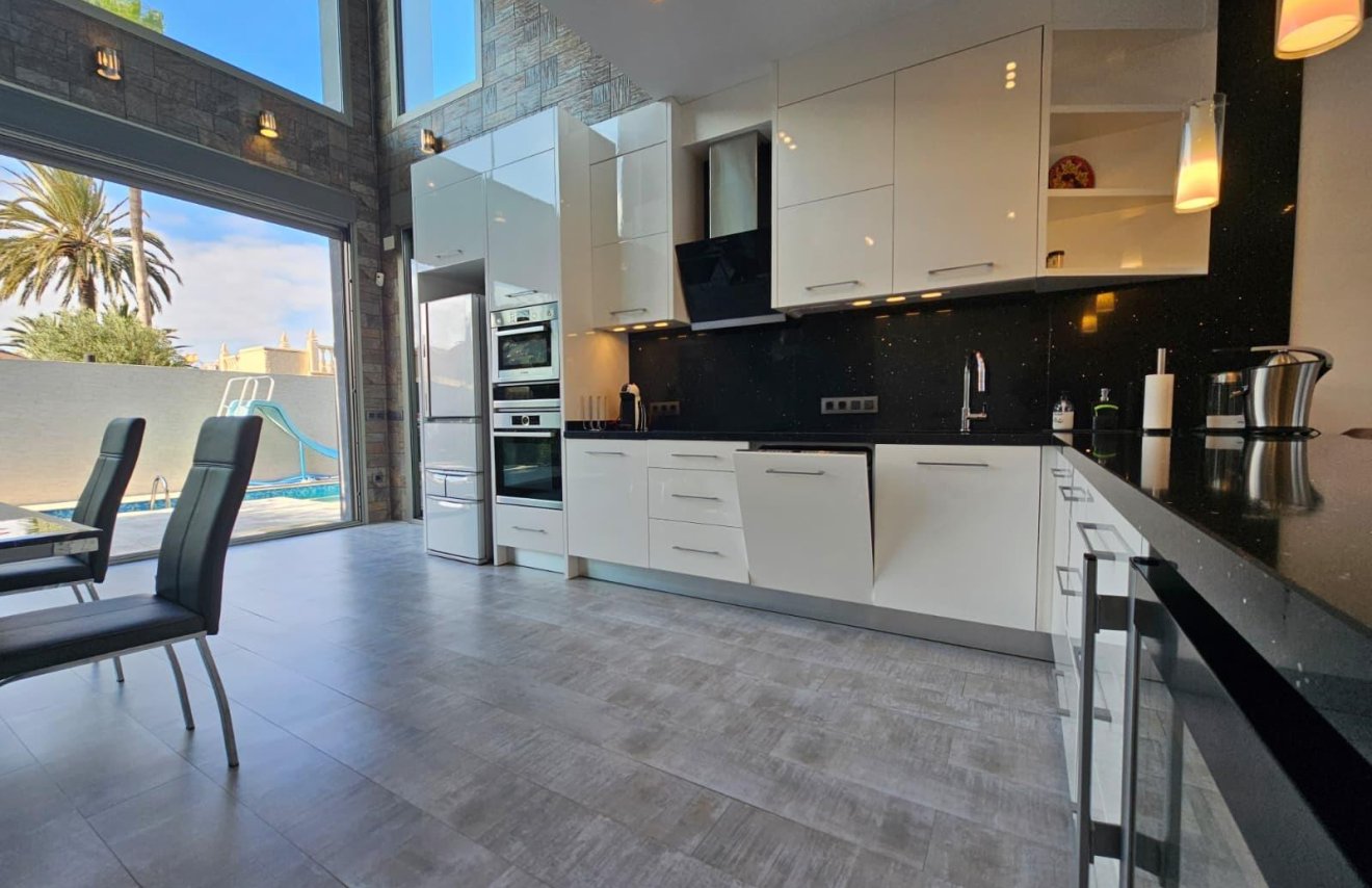 Reventa - Villa de Lujo - Torrevieja - Los Angeles