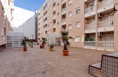 Resale - Apartamento - Torrevieja - Centro