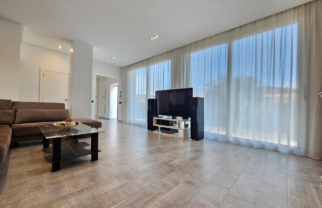 Reventa - Villa de Lujo - Torrevieja - Los Angeles