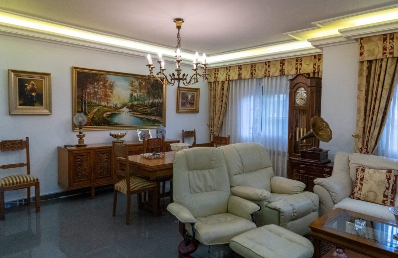 Resale - Chalet - Santomera