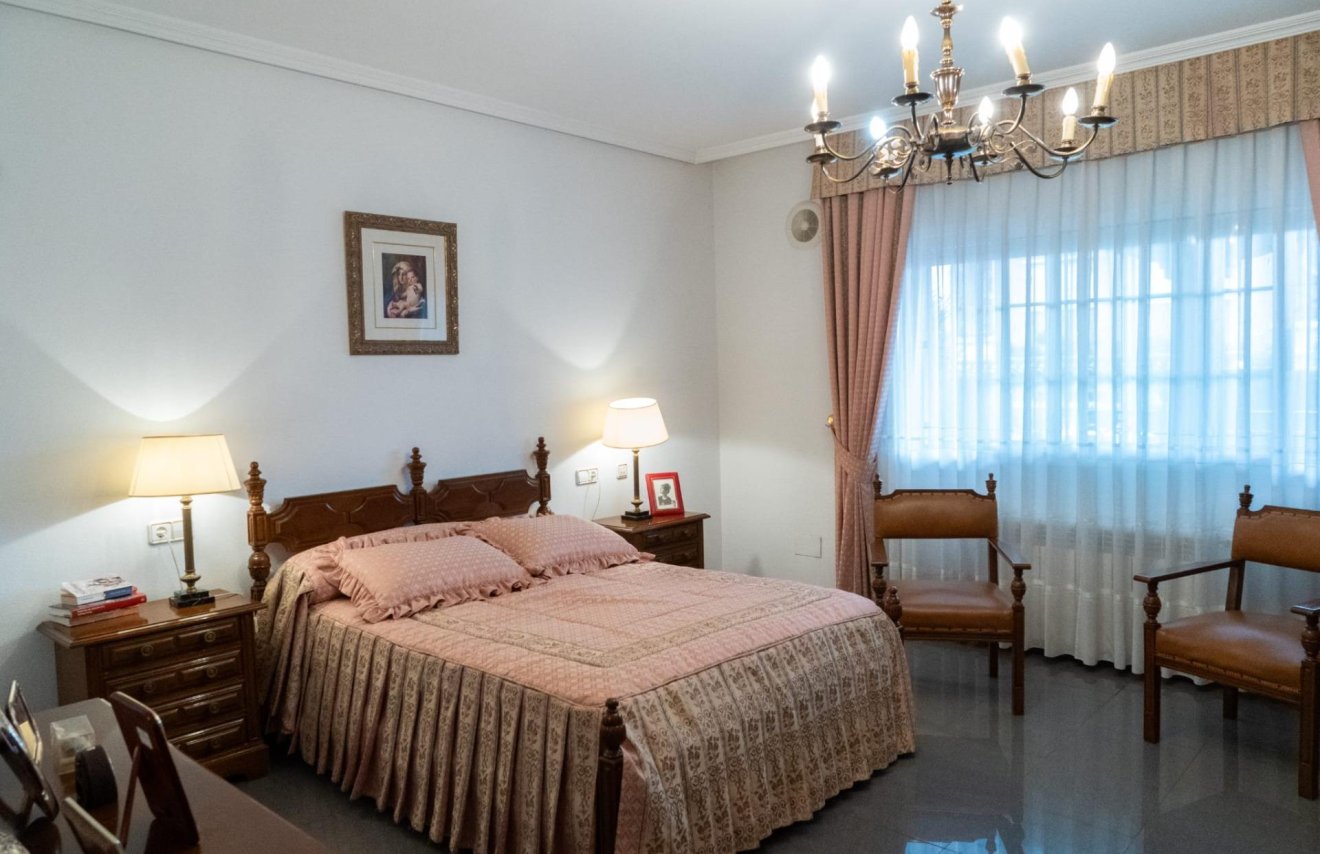 Resale - Chalet - Santomera