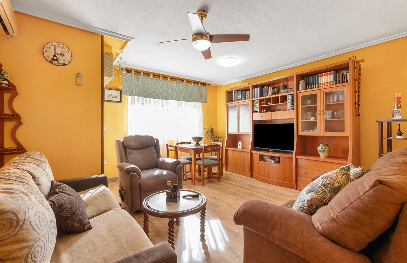 Resale - Apartamento - Torrevieja - Estacion de autobuses