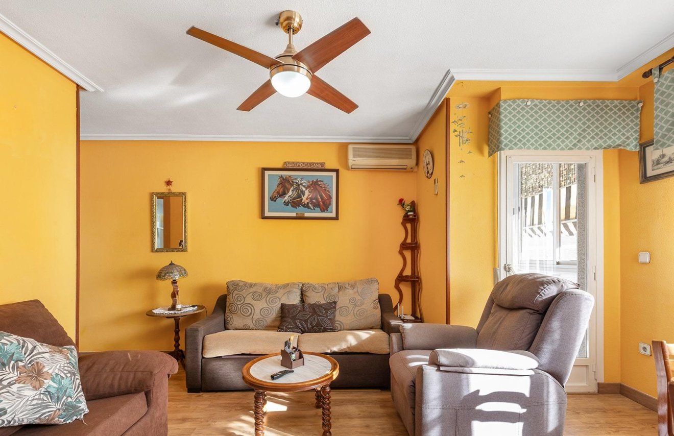 Resale - Apartamento - Torrevieja - Estacion de autobuses