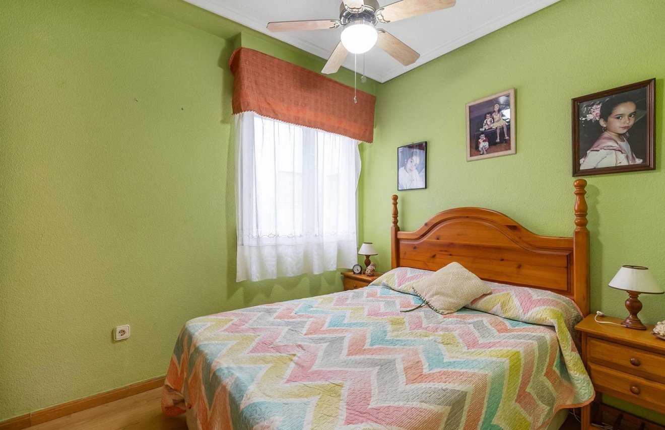 Resale - Apartamento - Torrevieja - Estacion de autobuses