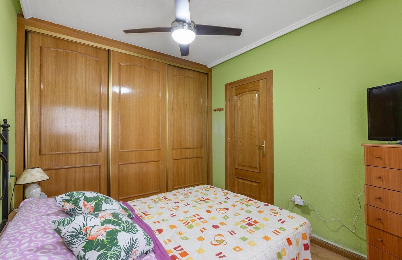 Resale - Apartamento - Torrevieja - Estacion de autobuses