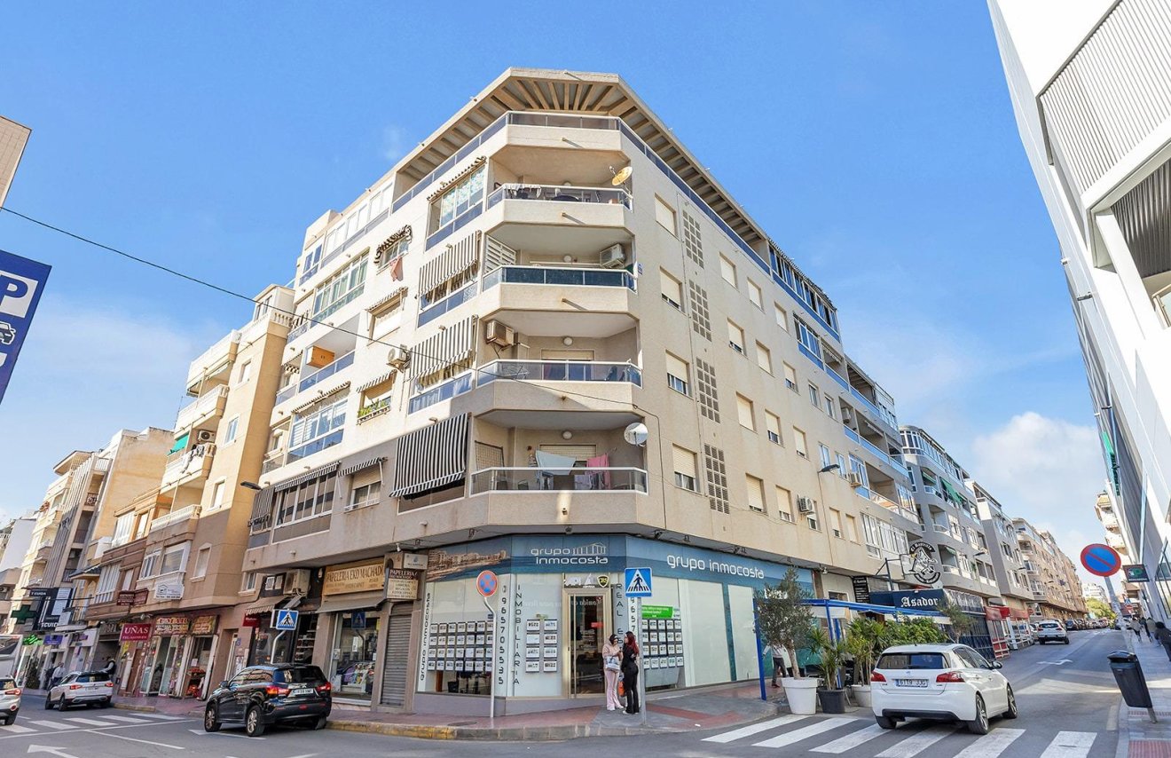 Resale - Apartamento - Torrevieja - Estacion de autobuses