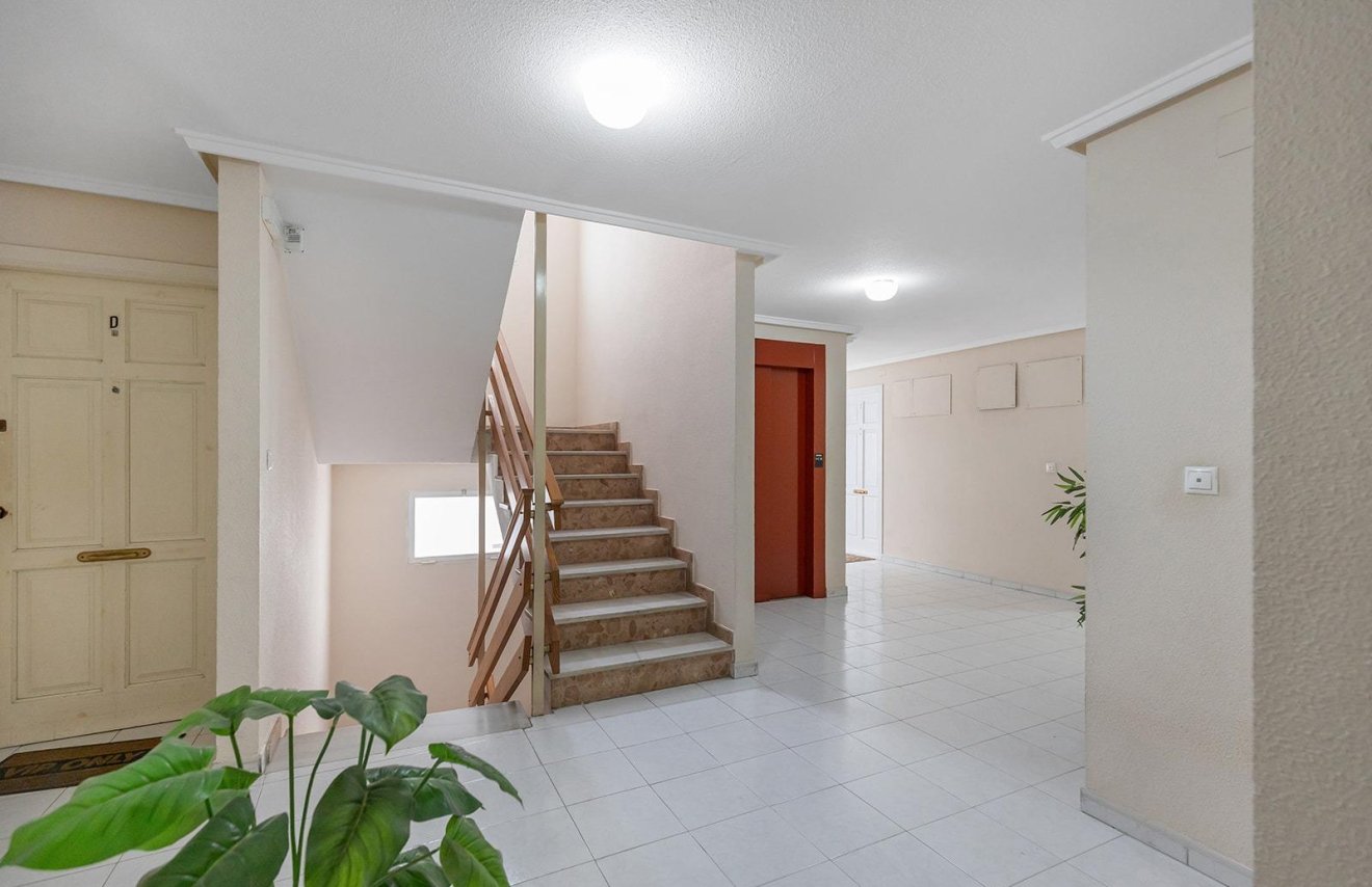 Resale - Apartamento - Torrevieja - Estacion de autobuses