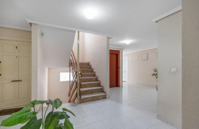 Resale - Apartamento - Torrevieja - Estacion de autobuses