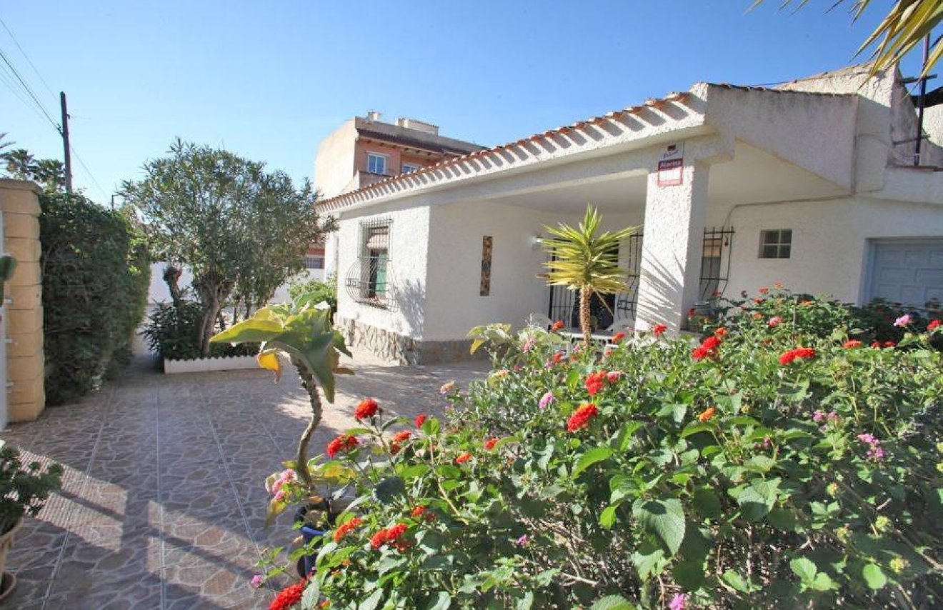 Resale - Chalet - Torrevieja - Los Frutales
